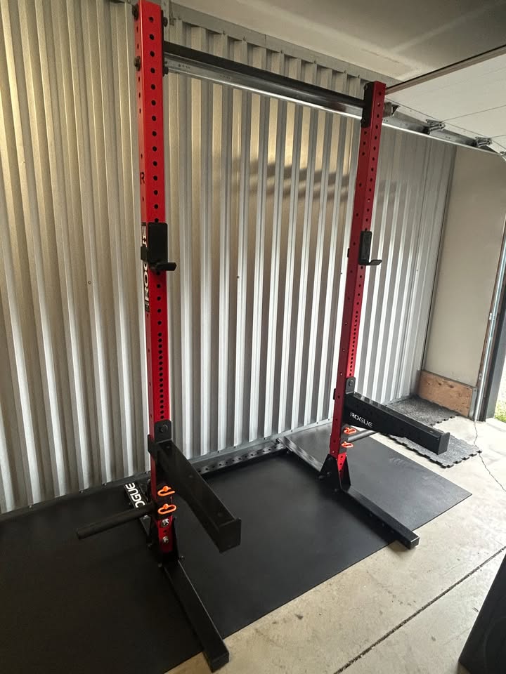 ROGUE support à squat SML-2C AVEC bras de sécurité SANS support à plaques et à barre comme neuf